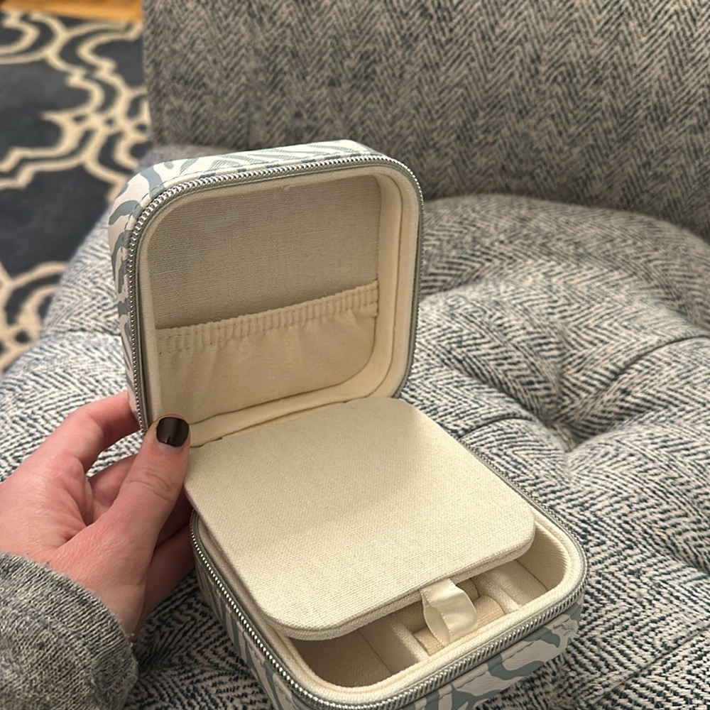 Super cute travel jewelry case - Picture 3 of 4